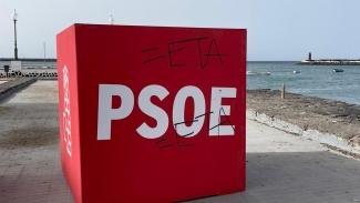 Cubo PSOE vandalizado 1