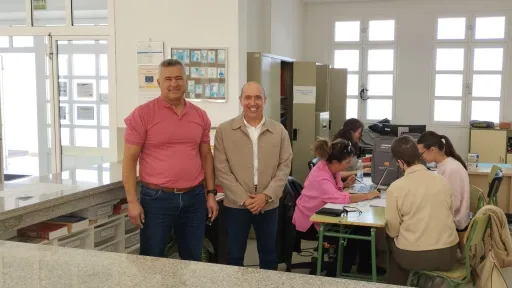 Pedro Viera visitando IES