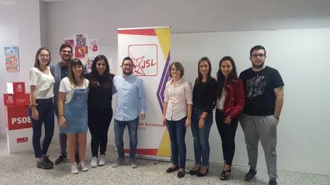 Thumbnail of Agrupación con Con Nira y Eva.jpg