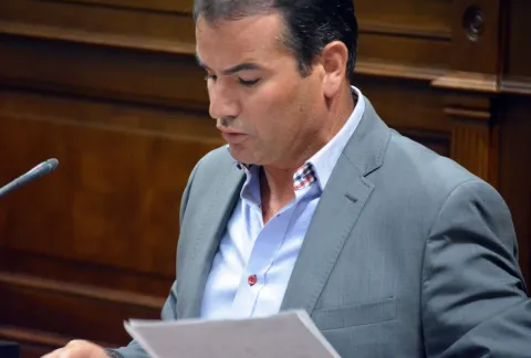 Thumbnail of Marcos hernandez parlamento.jpg