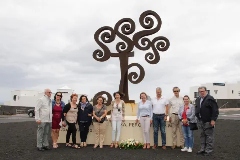 Thumbnail of Ofrenda  del  PSOE a Saramago (9).JPG