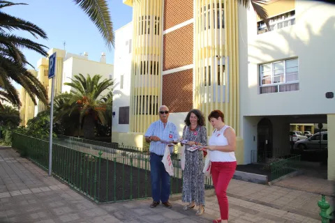 Thumbnail of PSOE puerta a puerta (14).JPG