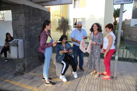 Thumbnail of PSOE puerta a puerta (16).JPG
