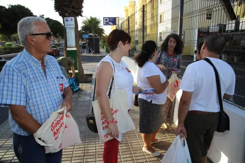 Thumbnail of PSOE puerta a puerta (17).JPG