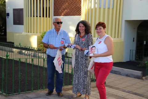 Thumbnail of PSOE puerta a puerta (18).JPG