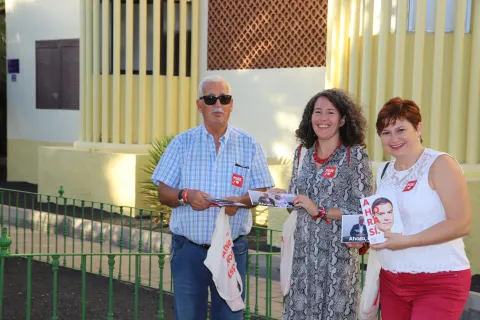 Thumbnail of PSOE puerta a puerta (20).JPG