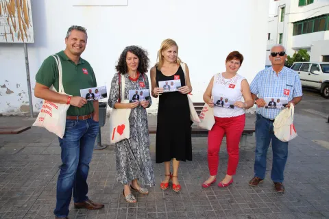 Thumbnail of PSOE puerta a puerta (3).JPG