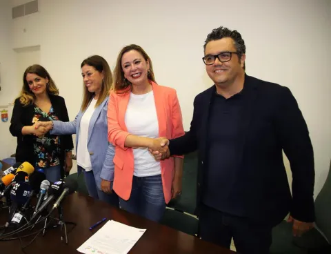 Thumbnail of Pacto PSOE - P P (17).JPG