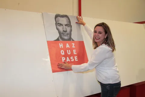 Thumbnail of Pega Carteles PSOE (1).JPG