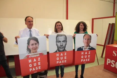 Thumbnail of Pega Carteles PSOE (2).JPG