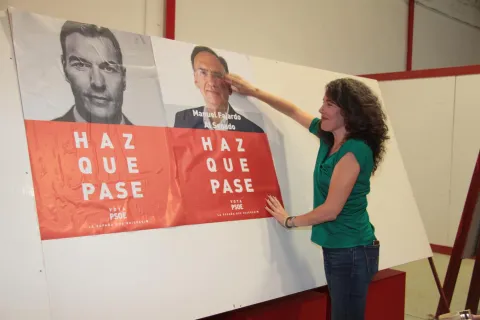 Thumbnail of Pega Carteles PSOE (4).JPG