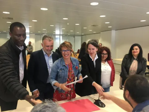 Thumbnail of ari1_0.jpg