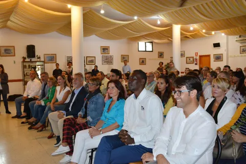 Thumbnail of con público.jpg