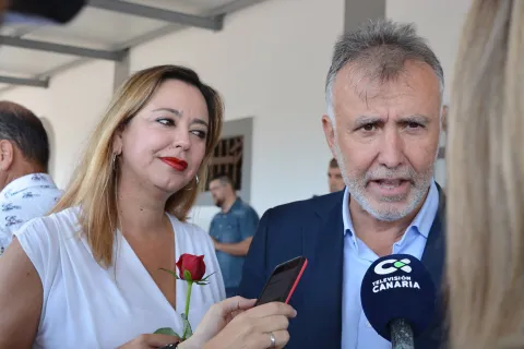 Thumbnail of loli y ángel.jpg