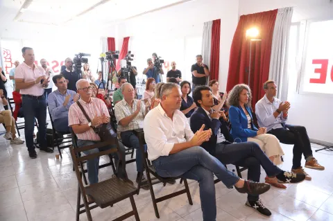 Thumbnail of loli-corujo-en-la-rueda-de-prensa-sobre-la-campana-sucia-de-oswaldo-3.jpg