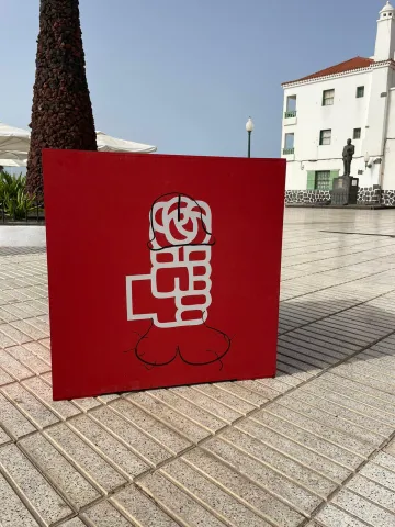 Thumbnail of Cubo PSOE vandalizado..jpg