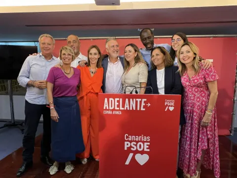 Thumbnail of Loli Corujo en la comparecencia tras ganar las elecciones.jpg