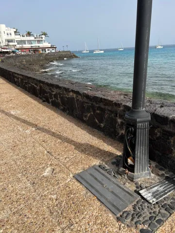 Thumbnail of Farola en Playa Blanca._0.jpg