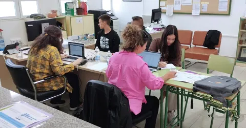 Thumbnail of Alumnos IES.jpg