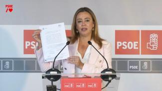 Loli Corujo en la rueda de prensa sobre la campaña sucia de Oswaldo Betancort